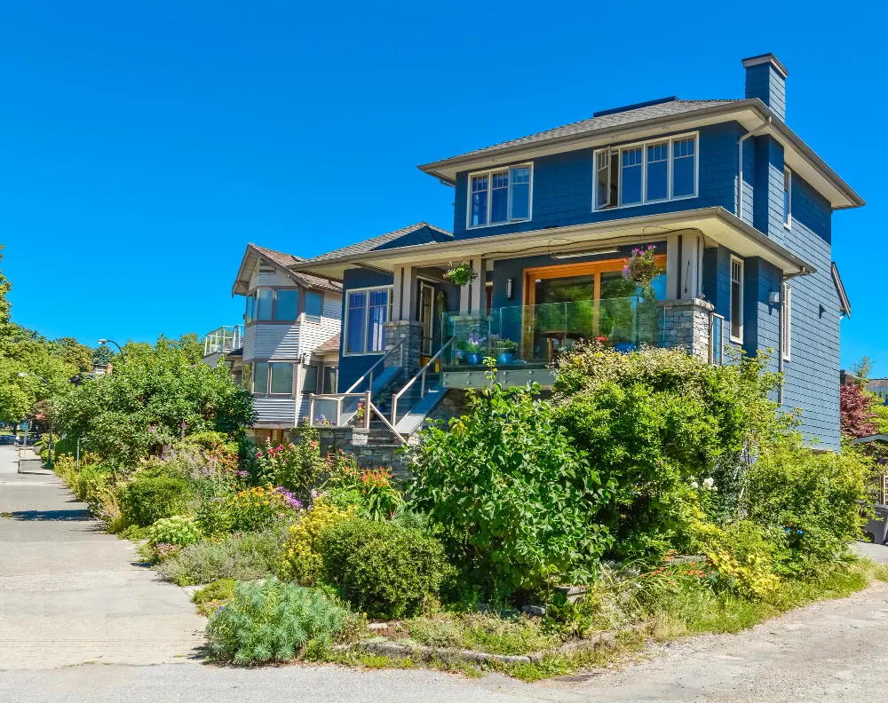 Two-storey townhouse with balcony and cottage garden